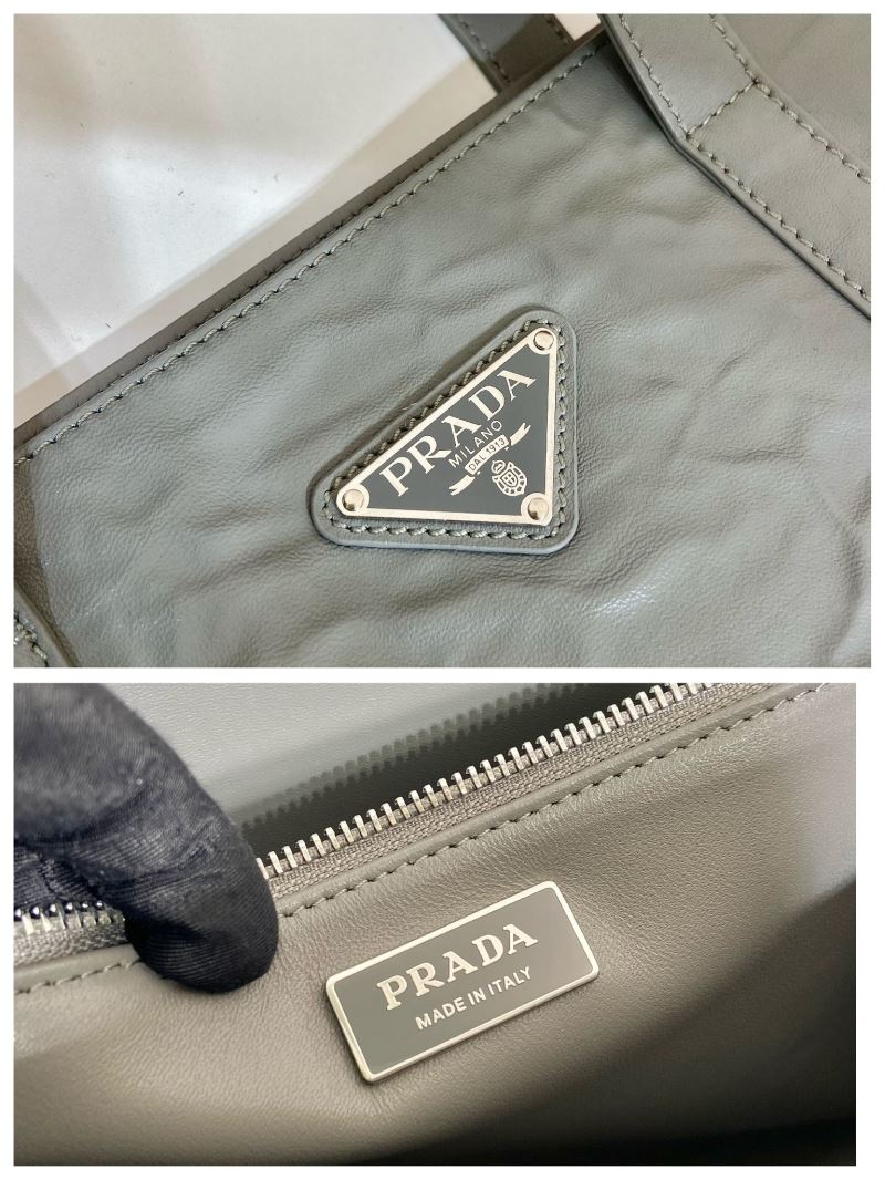 Pra*a tote bags